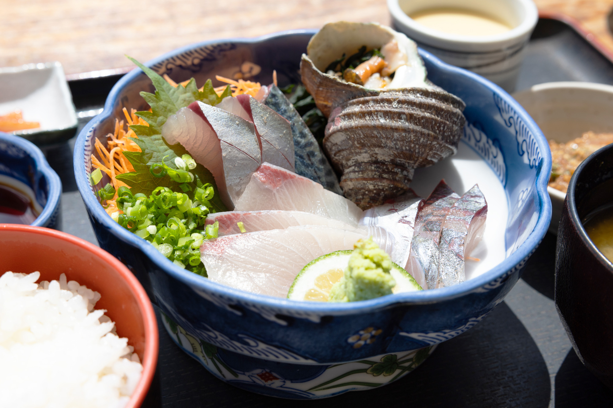 関あじ・関さばを使った海鮮丼