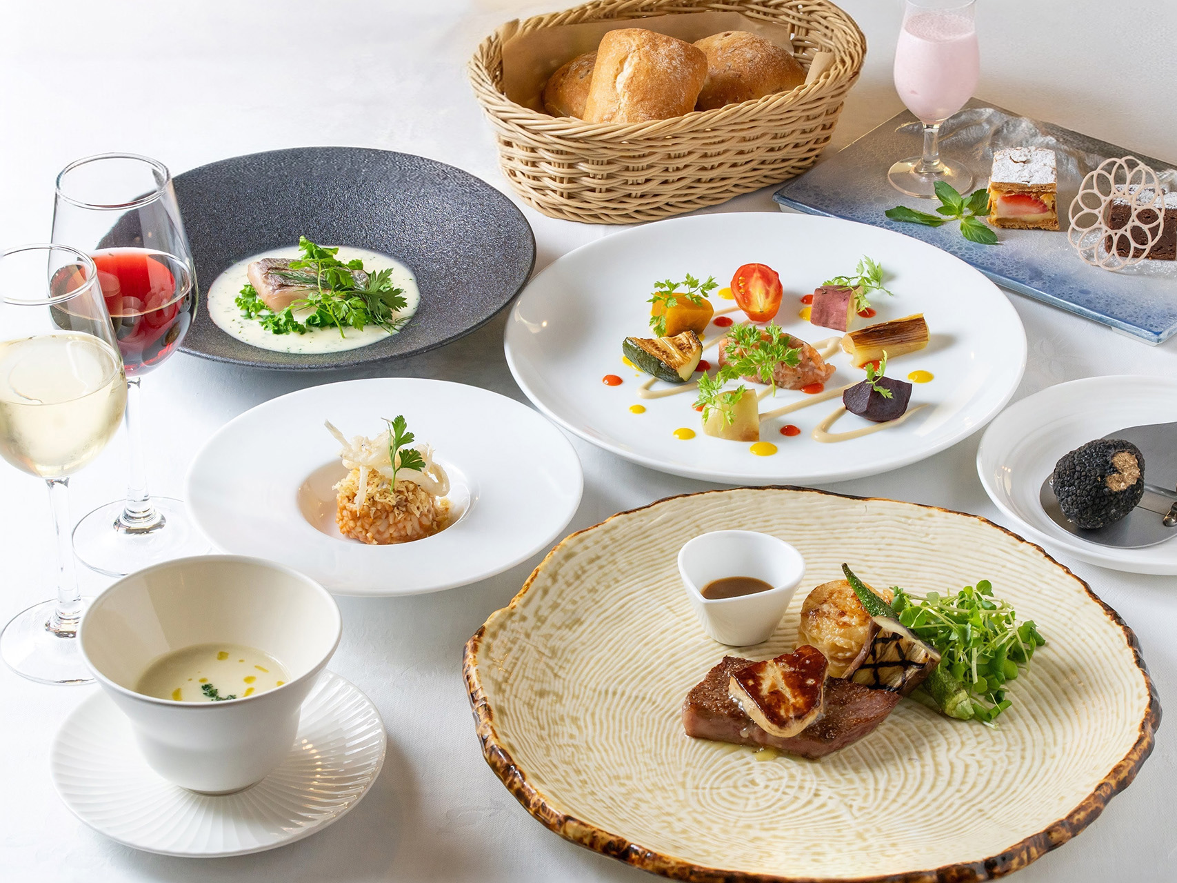 【10/24配信プレスリリース】山梨ヌーボー解禁!八ヶ岳 ホテル風か、オールインクルーシブで新酒ワイン4種を飲み比べ!