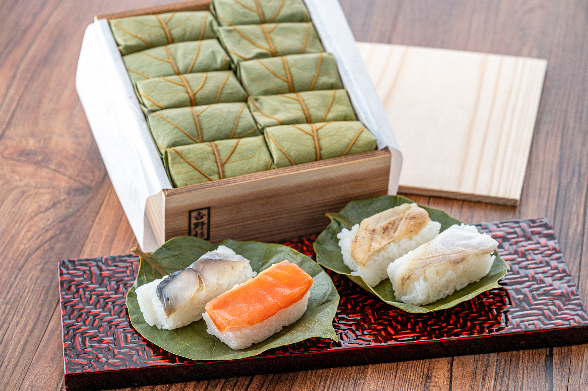 柿の葉の香りが広がる「柿の葉すし」