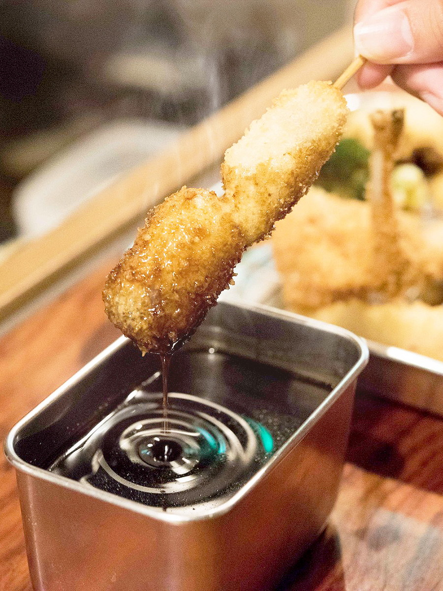 「串カツ」はソースの二度漬け禁止