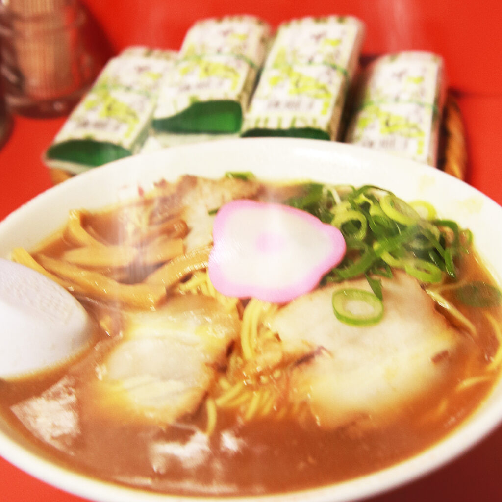 早すしと食べるスタイルが文化の「和歌山ラーメン」