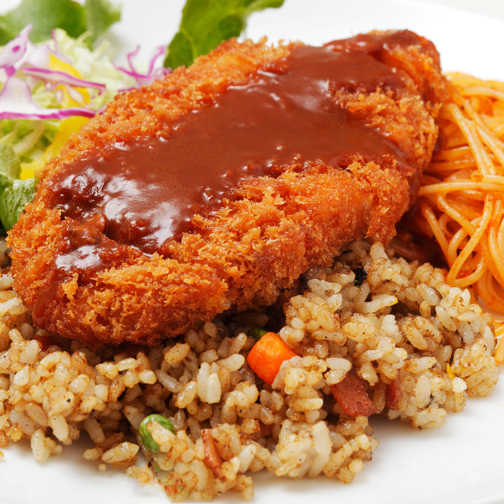 三つの味が一皿に詰まった洋食名物「トルコライス」のイメージ