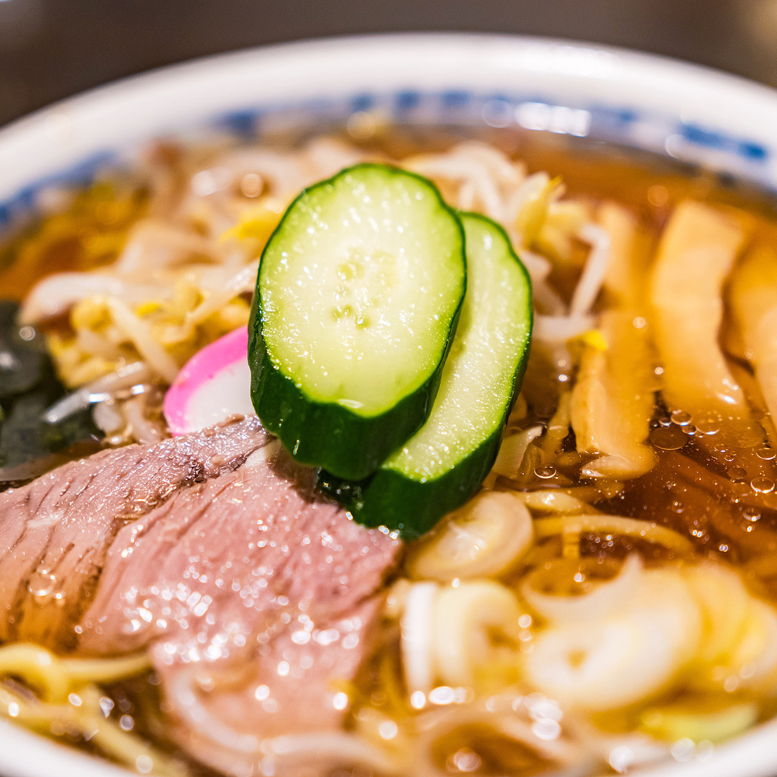 夏の涼を楽しむ「冷やしラーメン」のイメージ