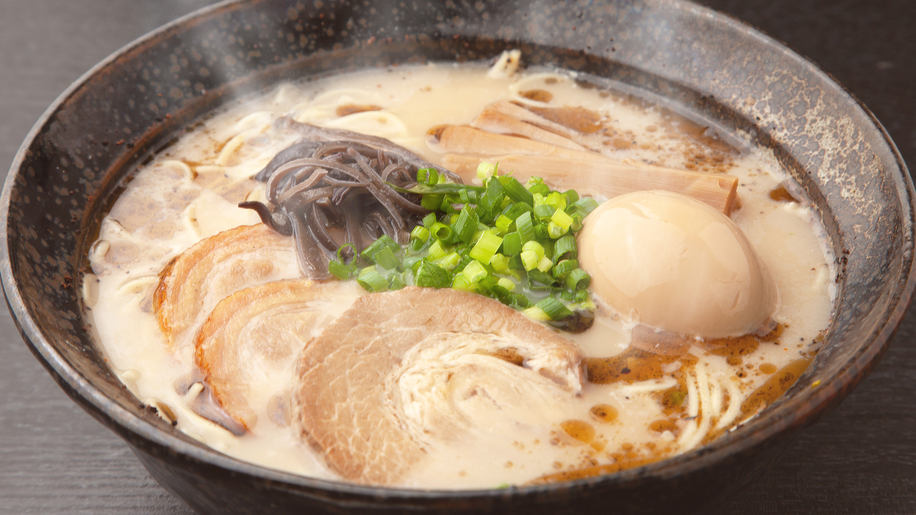 黒マー油が香る「熊本ラーメン」のイメージ