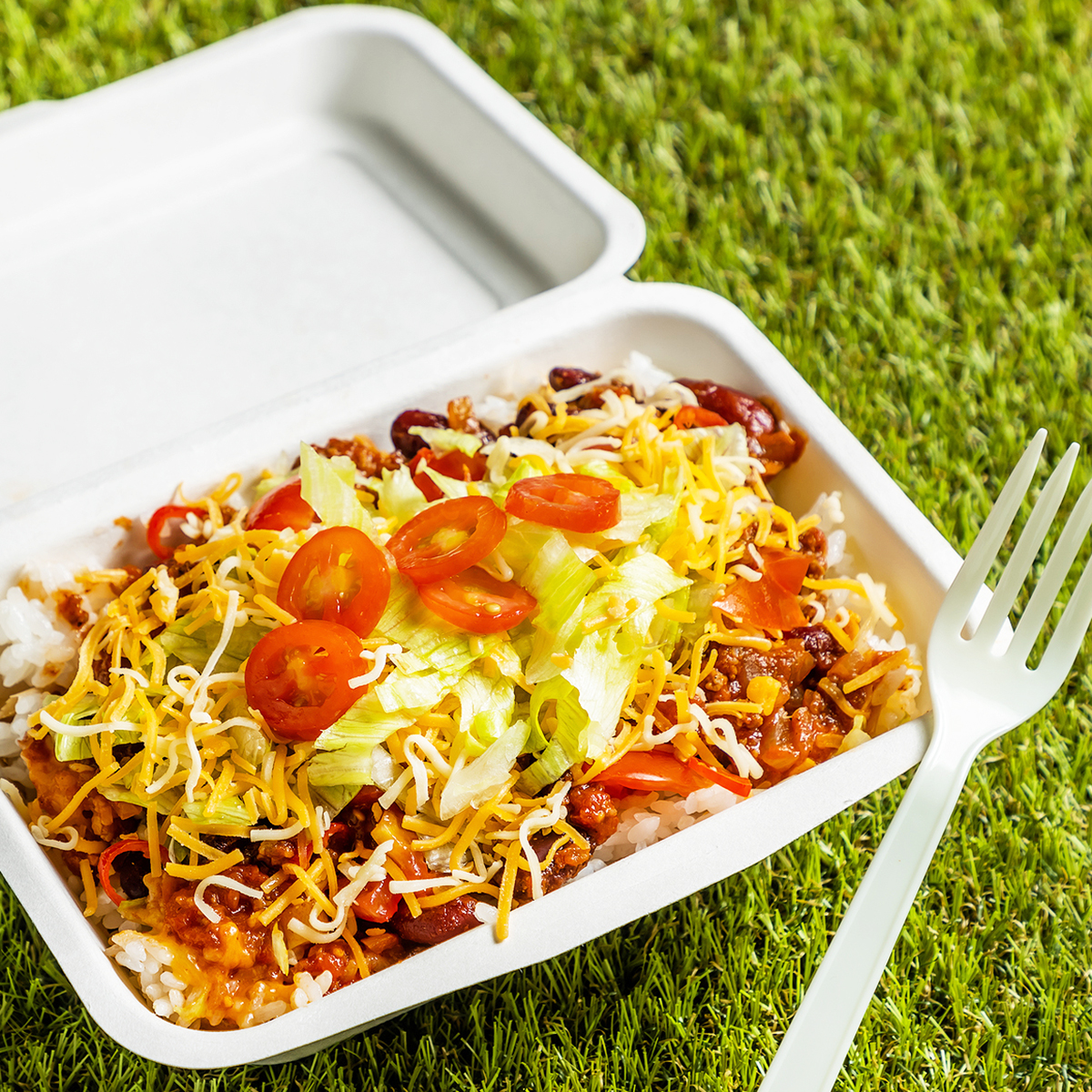 スパイス×チーズ×レタスの絶妙な“温冷バランス”「タコライス」のイメージ