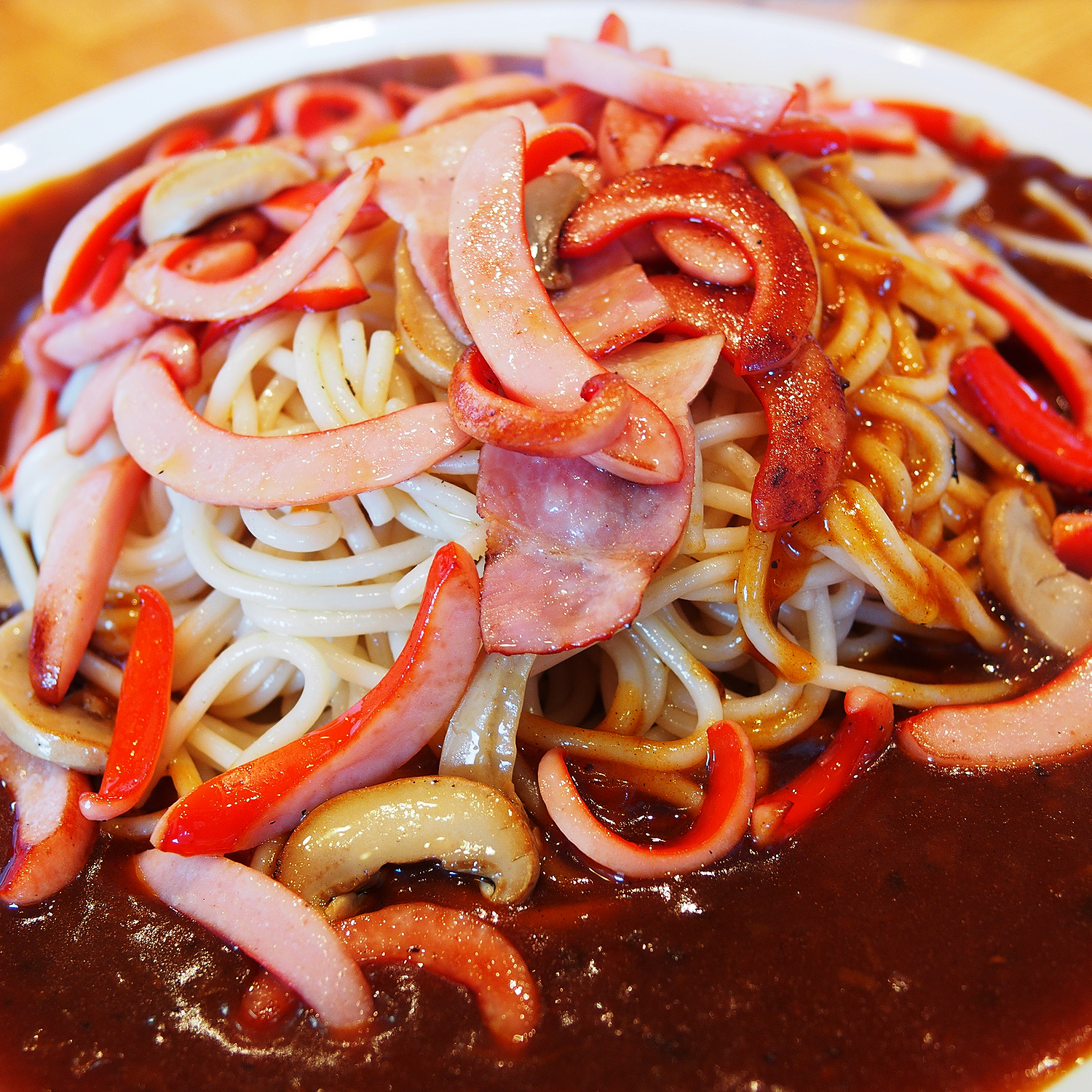 太麺に絡むスパイシーソースがクセになる「名古屋あんかけスパ」のイメージ