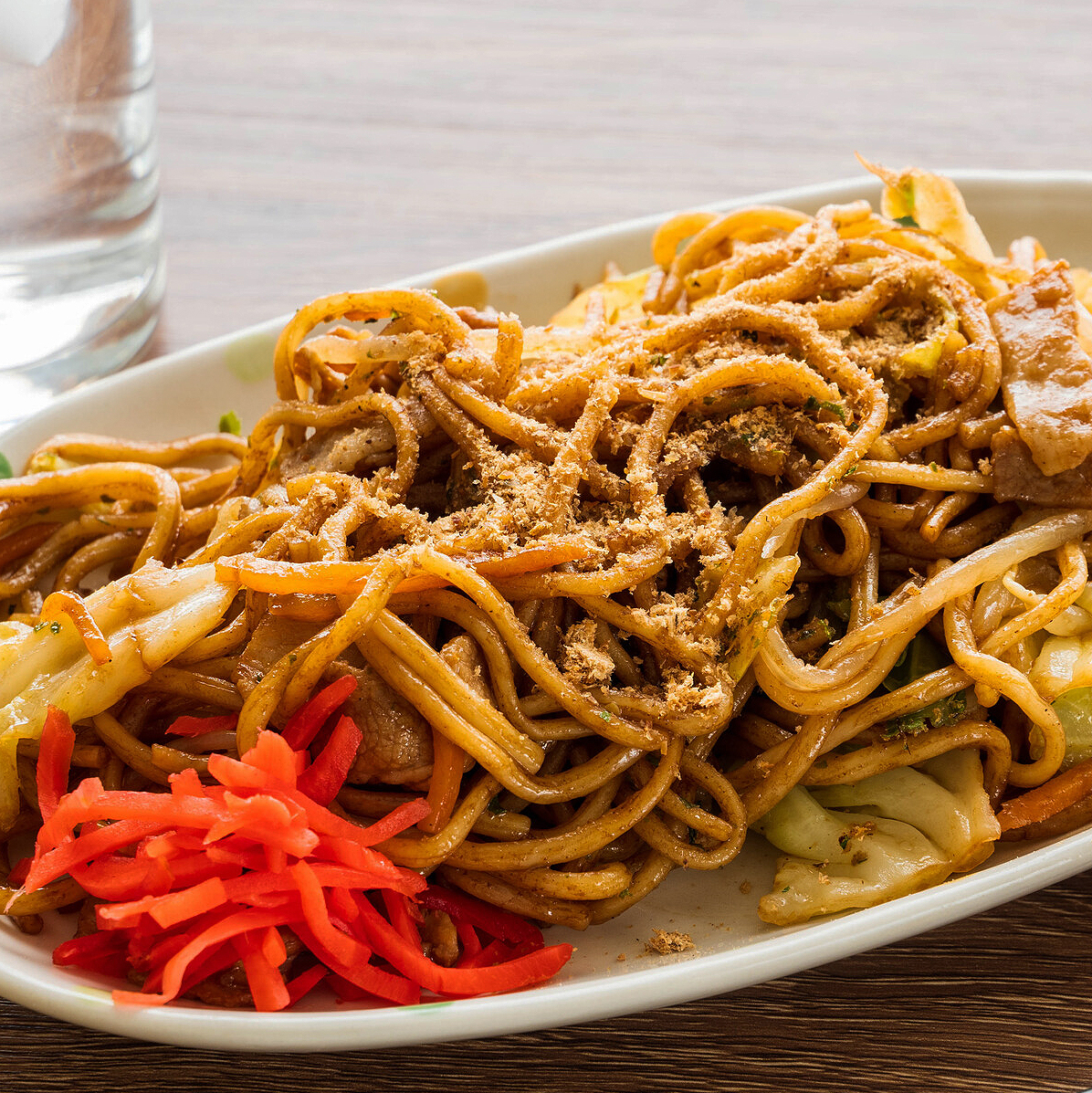 強いコシと香ばしいラード香がやみつきの「富士宮やきそば」のイメージ