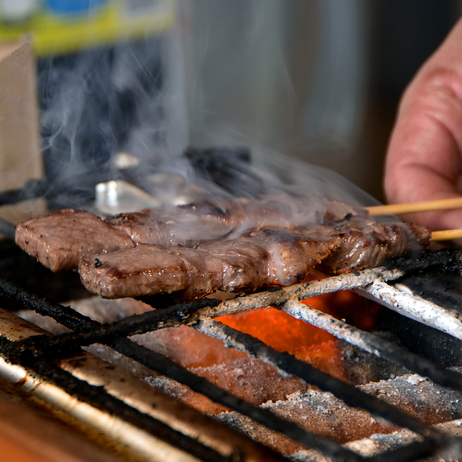 焼きたての香りが旅人を立ち止まらせる「飛騨牛串焼き」のイメージ