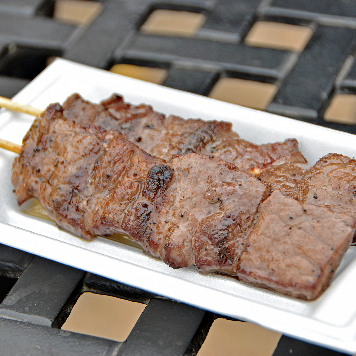 旅を豊かにしてくれる「飛騨牛串焼き」のイメージ