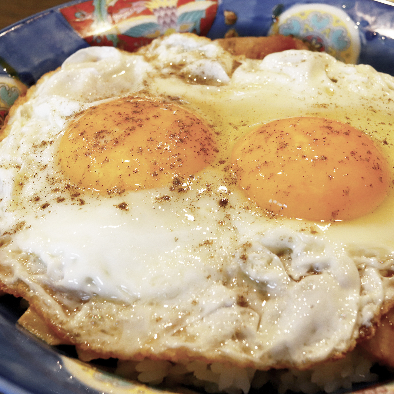 甘辛タレと半熟玉子の破壊力「今治焼豚玉子飯」のイメージ