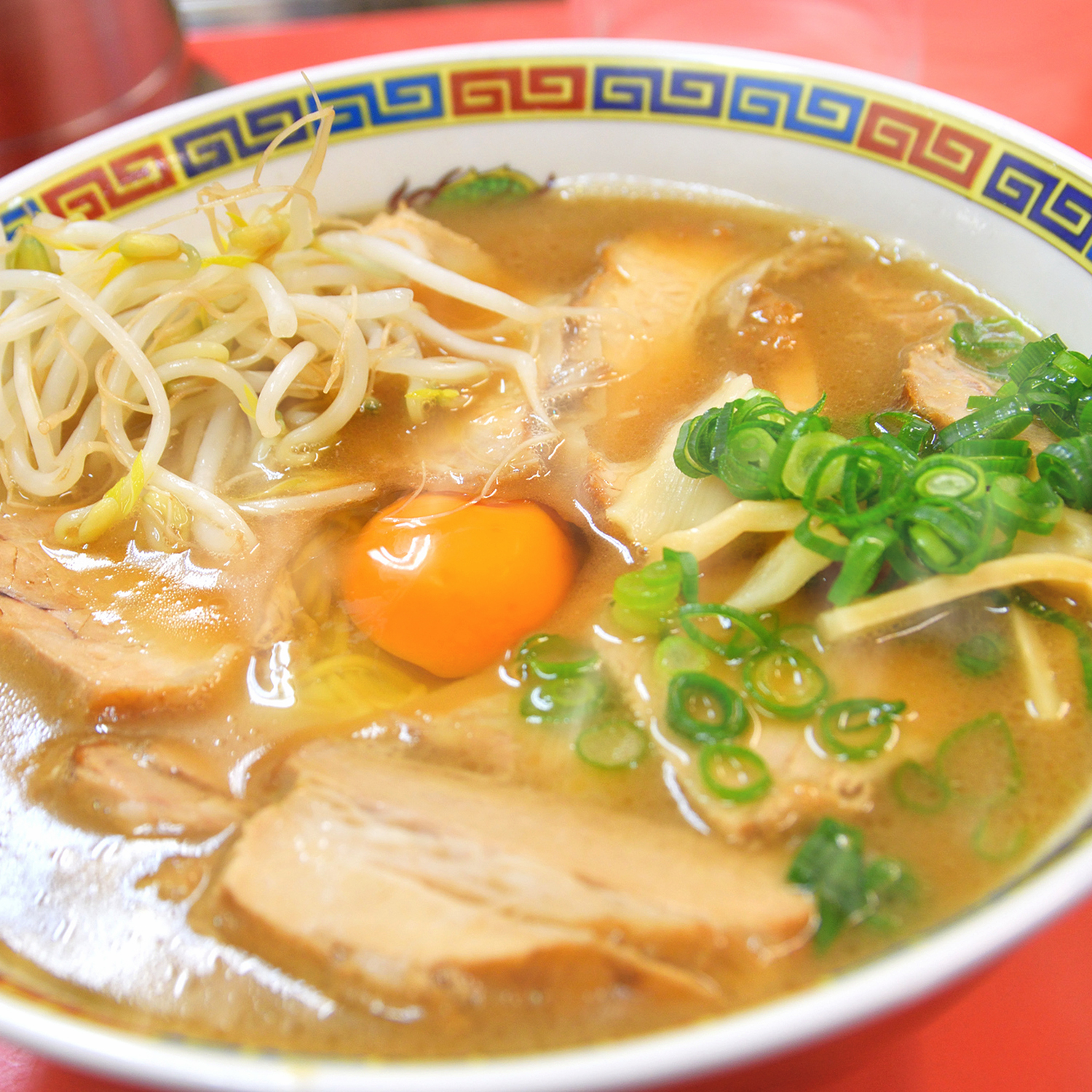 店や地域によって味の方向性が異なる「徳島ラーメン」のイメージ