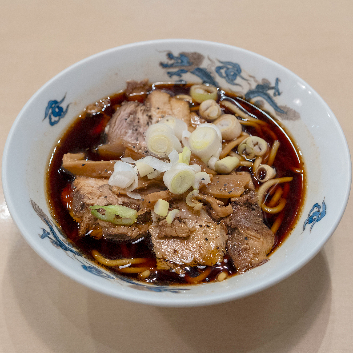 パンチのある黒スープが忘れられない「富山ブラックラーメン」のイメージ