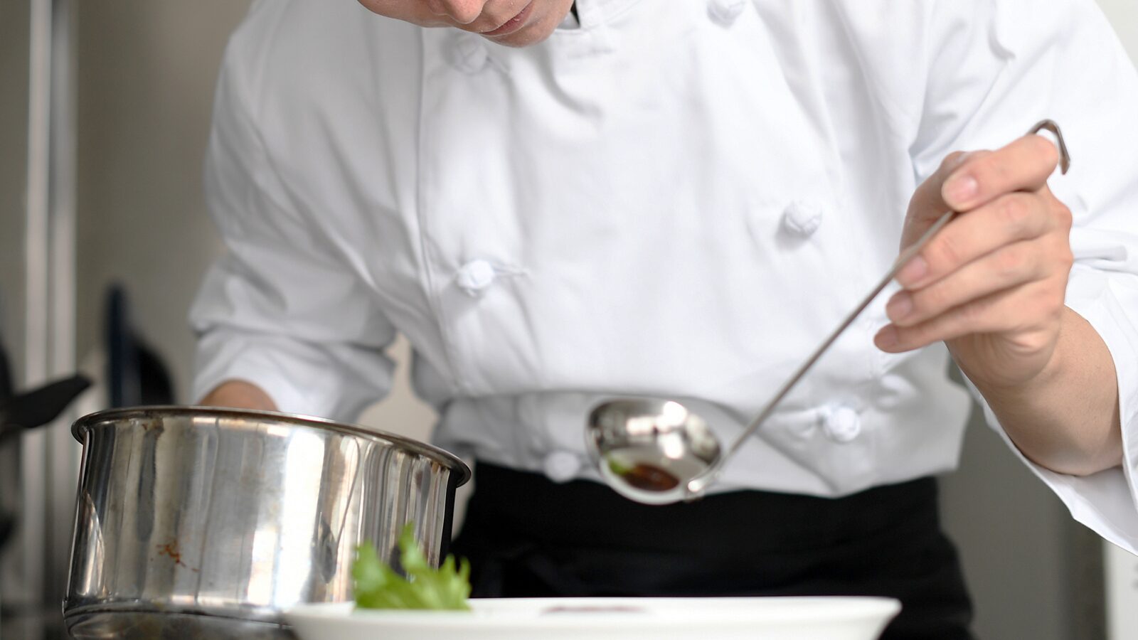 ホテルで働く人々──部門と職種の全体像